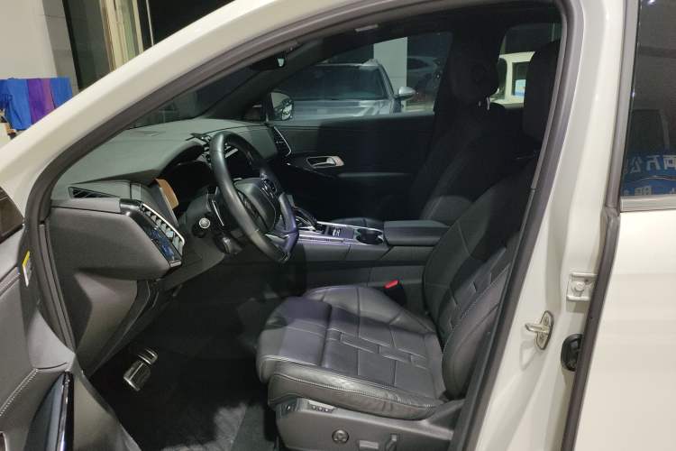 Used DS 7 2018 45THP Opera Edition Left Front Seat