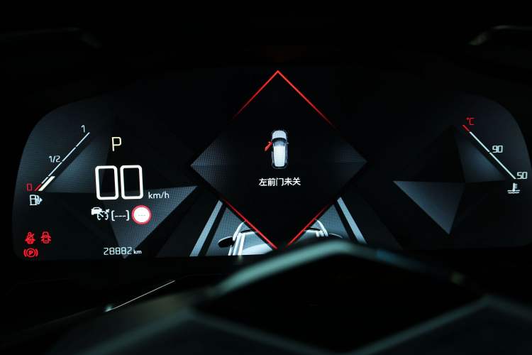 Used DS 7 2018 45THP Opera Edition Odometer Close Up
