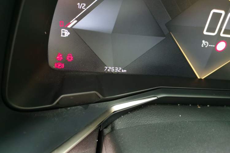 Used DS 7 2018 45THP Rivoli Pioneer Edition Odometer Close Up