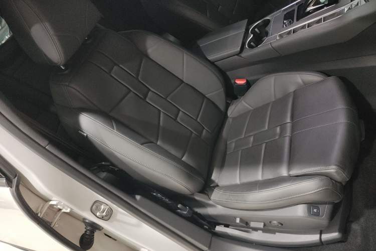Used DS 7 2018 45THP Opera Edition Right Front Seat