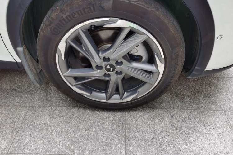 Used DS 7 2018 45THP Rivoli Pioneer Edition Right Front Wheel Hub
