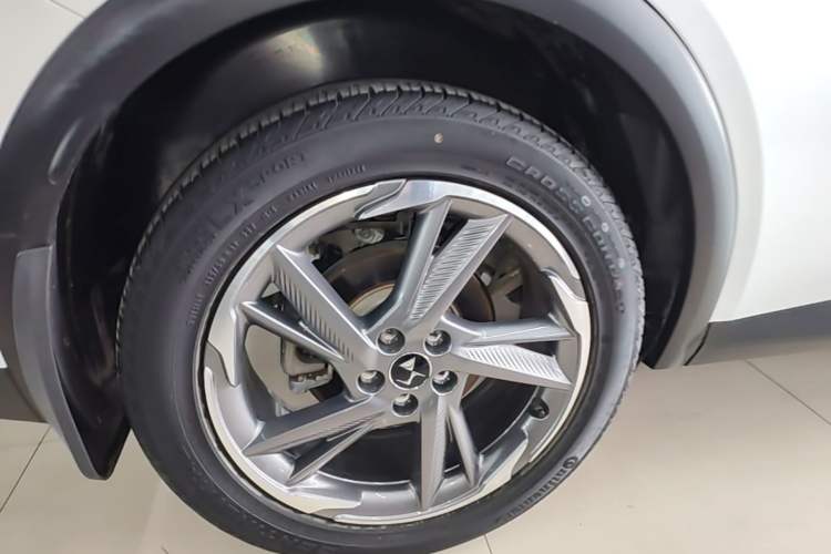 Used DS 7 2018 45THP Rivoli Pioneer Edition Right Rear Wheel Hub