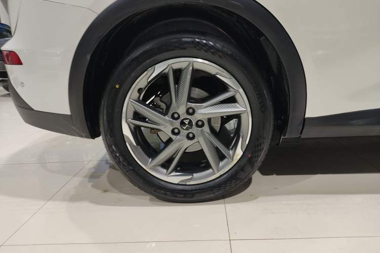 Used DS 7 2018 45THP Opera Edition Right Rear Wheel Hub