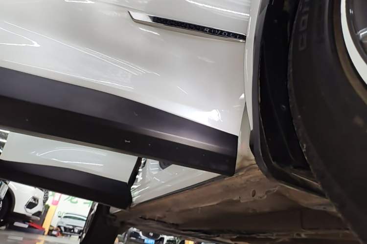 Used DS 7 2018 45THP Rivoli Pioneer Edition Right Side Sill