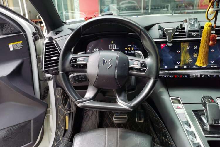 Used DS 7 2018 45THP Rivoli Pioneer Edition Steering Wheel