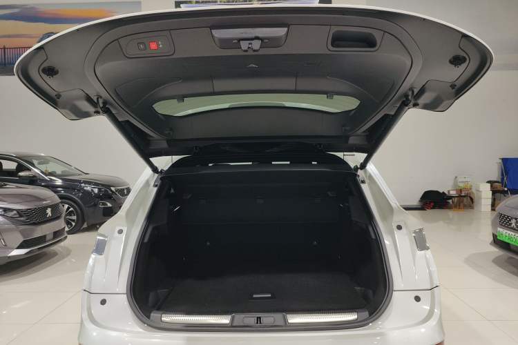 Used DS 7 2018 45THP Opera Edition Trunk