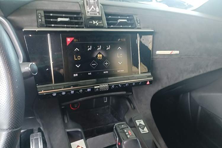 Used DS 7 2018 45THP Sport Edition Audio And AC Panel