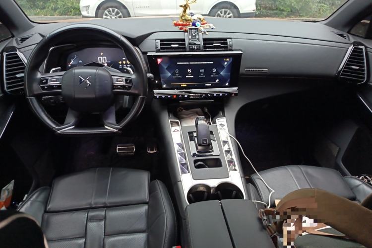 Used DS 7 2018 45THP Opera Edition Center Console