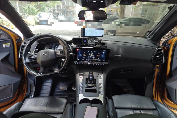 Used DS 7 2018 45THP Opera Edition Center Console