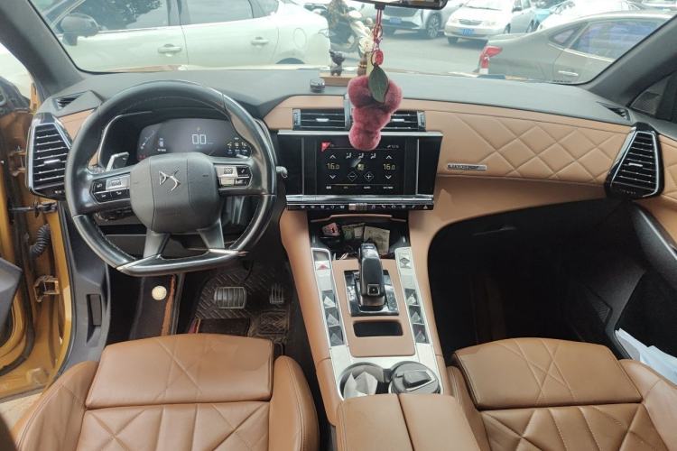 Used DS 7 2018 35THP Pashy Edition Center Console