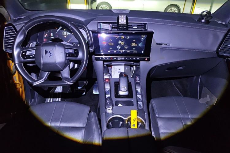 Used DS 7 2018 45THP Opera Edition Center Console