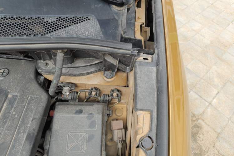 Used DS 7 2018 35THP Pashy Edition Engine Bay Left