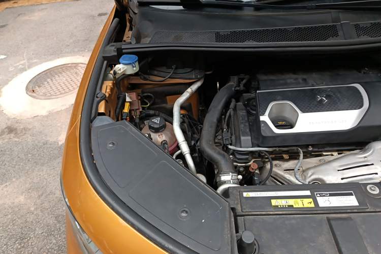 Used DS 7 2018 45THP Opera Edition Engine Bay Right