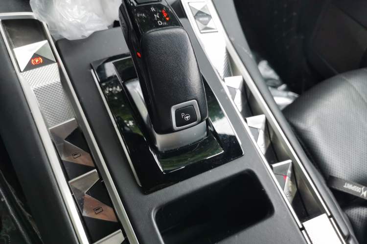 Used DS 7 2018 45THP Opera Edition Gear Lever