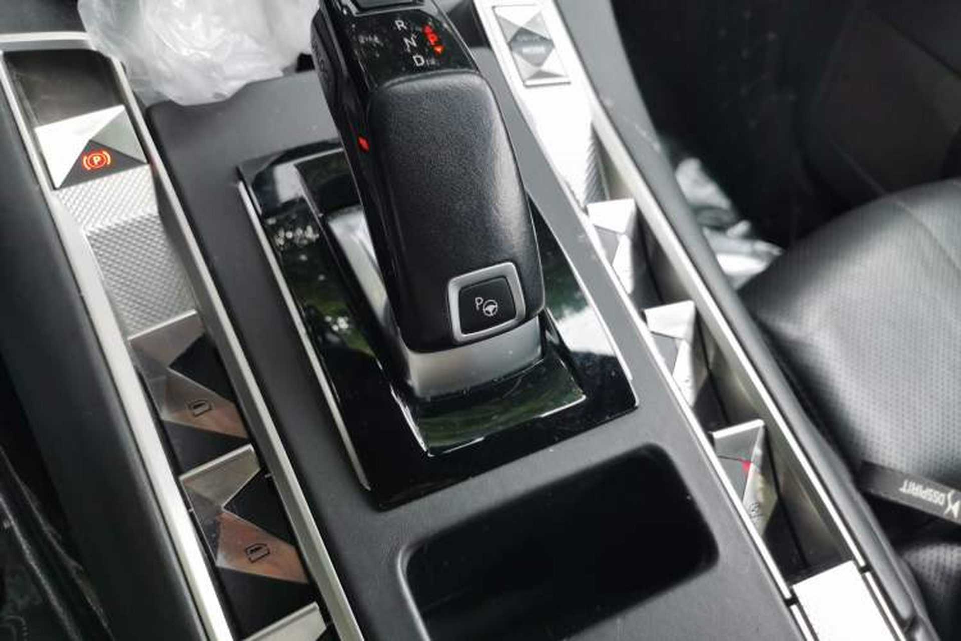 Used DS 7 2018 45THP Opera Edition Gear Lever