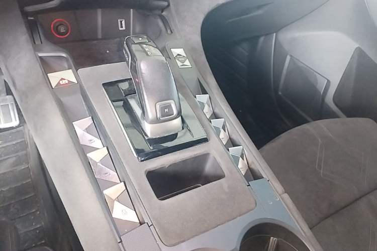 Used DS 7 2018 45THP Sport Edition Gear Lever