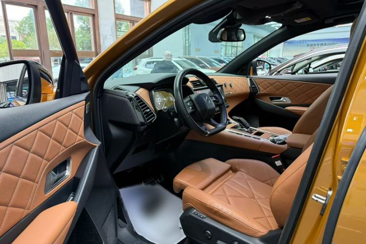 Used DS 7 2018 45THP Rivoli Pioneer Edition Interior 2