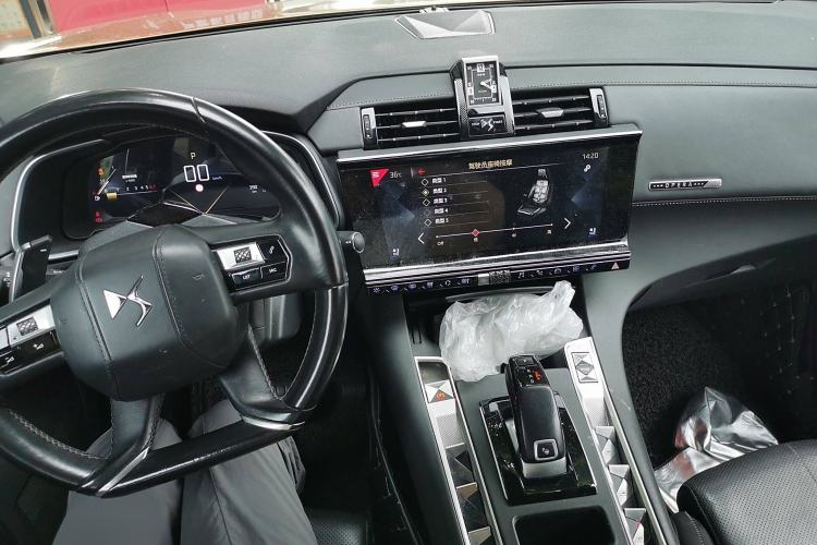 Used DS 7 2018 45THP Opera Edition Interior 2