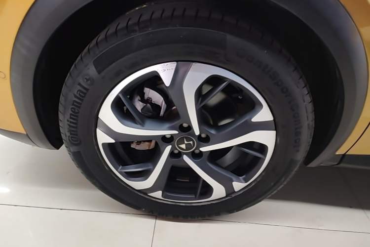 Used DS 7 2018 45THP Rivoli Prestige Edition Left Front Wheel Hub