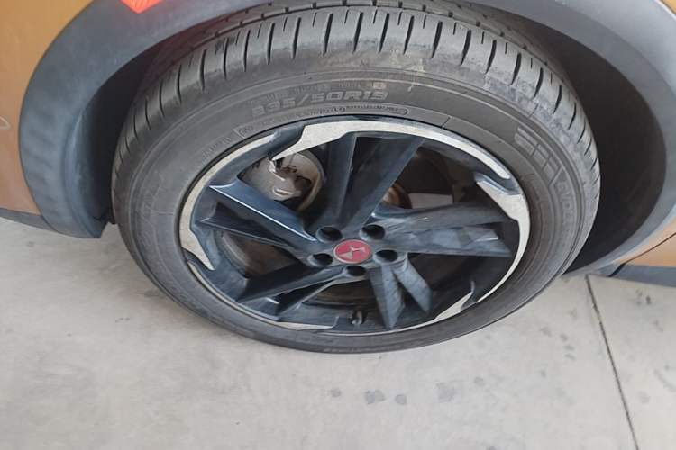 Used DS 7 2018 45THP Sport Edition Left Front Wheel Hub