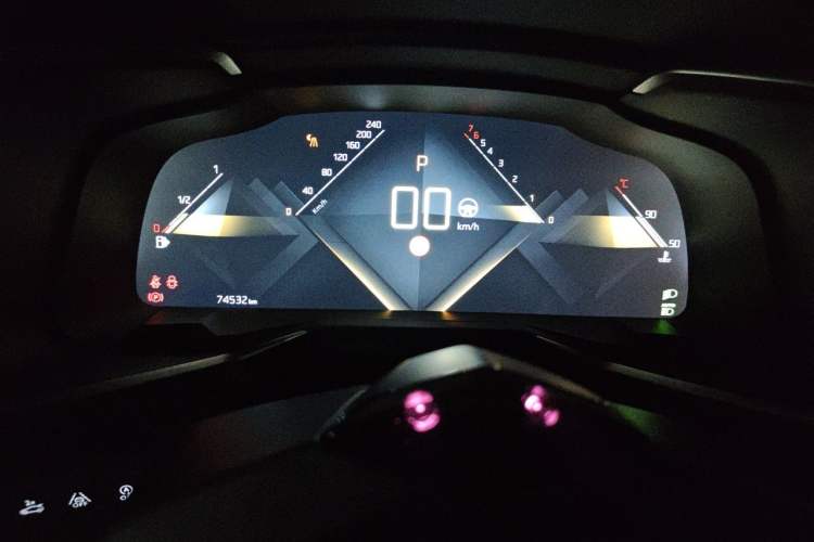 Used DS 7 2018 45THP Opera Edition Odometer Close Up