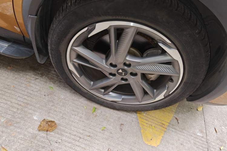Used DS 7 2018 45THP Opera Edition Right Front Wheel Hub
