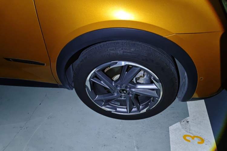 Used DS 7 2018 45THP Opera Edition Right Front Wheel Hub