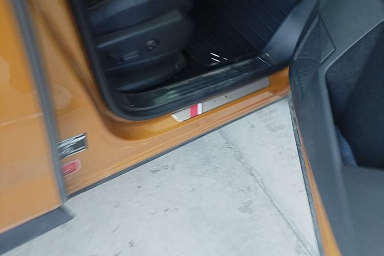 Used DS 7 2018 45THP Sport Edition Right Side Sill