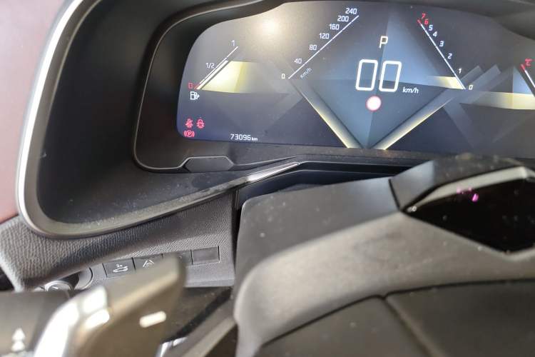 Used DS 7 2020 45THP Opera House Edition Odometer Close Up