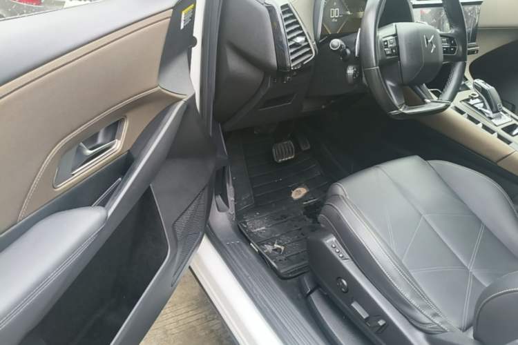 Used DS 7 2020 35THP Montmartre Edition Driver Seat