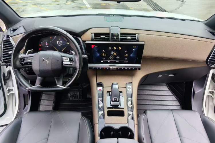 Used DS 7 2020 35THP Montmartre Edition Interior 3