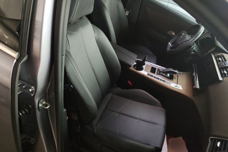 Used DS 7 2022 35THP Montmartre 10th Anniversary Limited Edition Right Front Seat