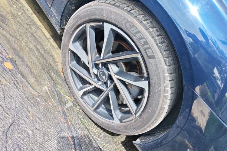 Used DS 9 2021 45THP Opera House Edition Right Front Wheel Hub