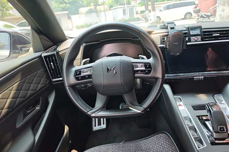 Used DS 9 2022 45THP Rivoli Tech Edition Steering Wheel
