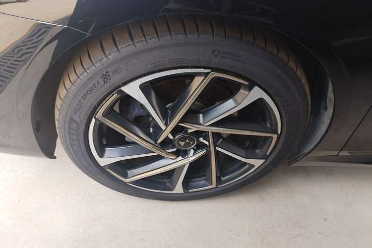 Used DS 9 New Energy 2021 1.6T E-TENSE Opera Plug-in Hybrid Edition Left Front Wheel Hub