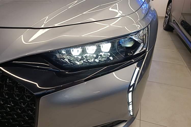 Used DS 9 New Energy 2021 1.6T E-TENSE Rivoli Plug-in Hybrid Edition Left Front Headlight