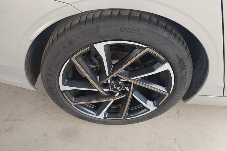 Used DS 9 New Energy 2021 1.6T E-TENSE Opera Plug-in Hybrid Edition Right Rear Wheel Hub
