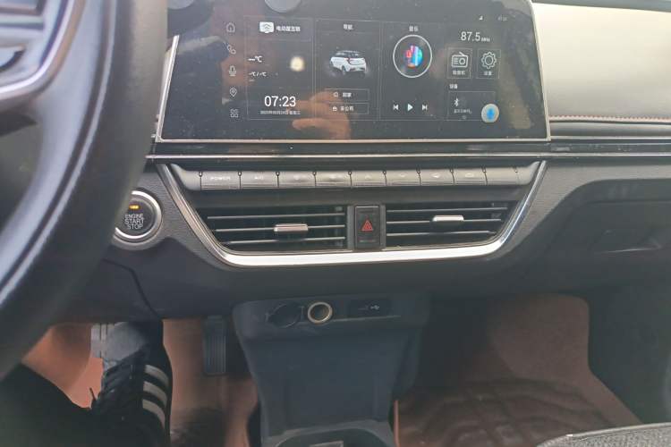 Used Electric House YOUNG Light XiaoXin 2021 S400 4-seater Audio And AC Panel