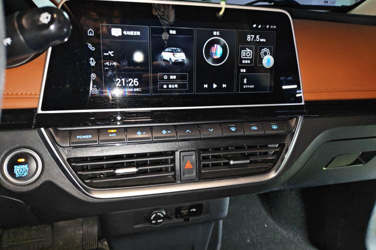 Used Electric House YOUNG Light XiaoXin 2021 L400 4-seater Audio And AC Panel