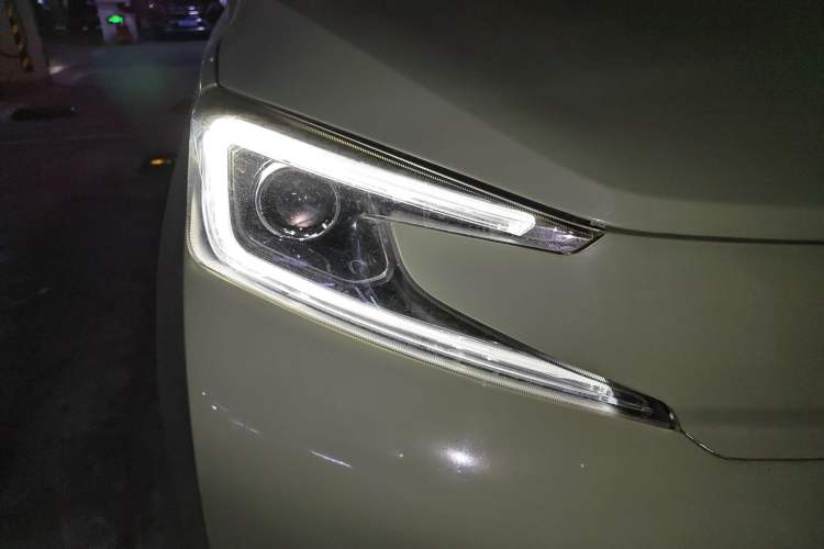 Used Electric House YOUNG Light XiaoXin 2021 L400 4-seater Right Front Headlight