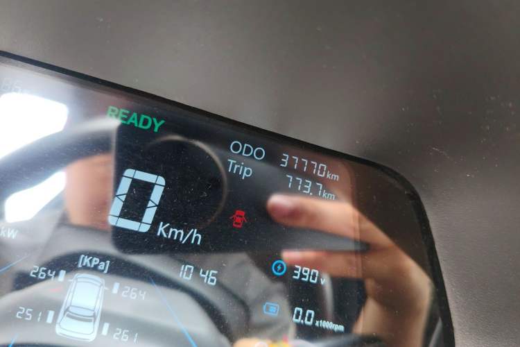 Used Electric House YOUNG Light XiaoXin 2021 S400 4-seater Odometer Close Up