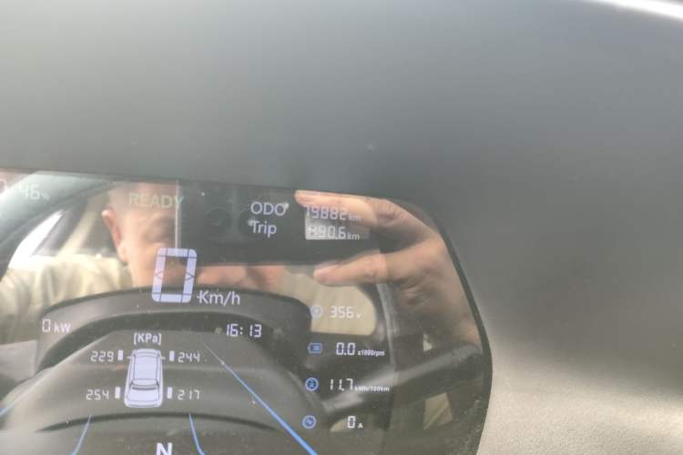 Used Electric House YOUNG Light XiaoXin 2021 S400 4-seater Odometer Close Up