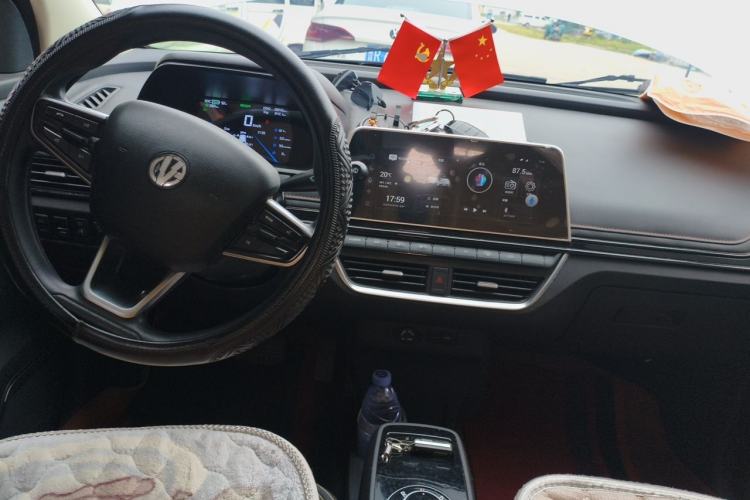 Used Electric House YOUNG Light XiaoXin 2023 302KM Original Version Center Console