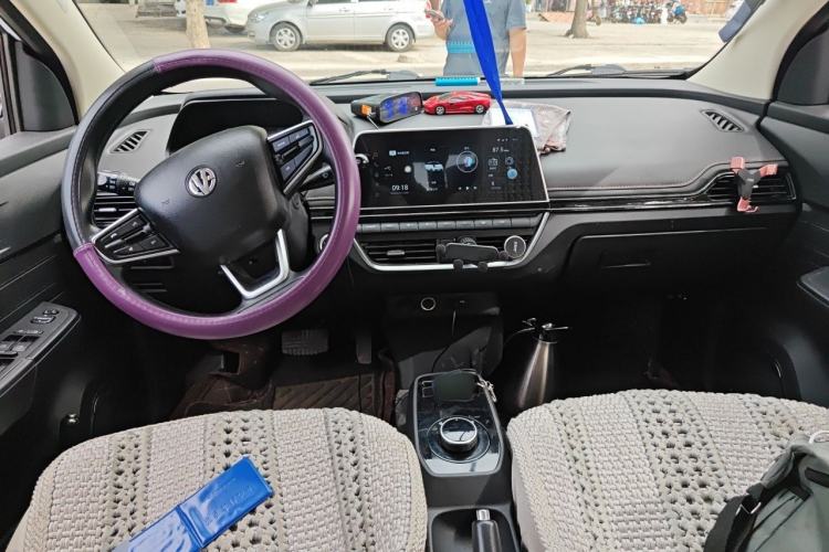 Used Electric House YOUNG Light XiaoXin 2023 302KM Original Version Center Console