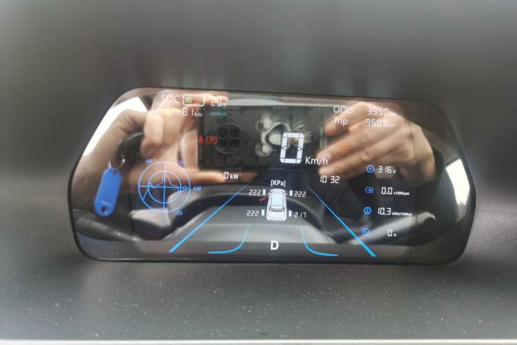 Used Electric House YOUNG Light XiaoXin 2023 302KM Original Version Odometer Close Up