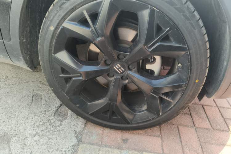 Used ENOVATE ME5 2021 PLUS JD.com Custom Edition Right Front Wheel Hub