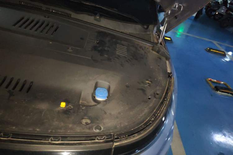 Used ENOVATE ME5 2022 Anniversary Limited Edition Engine Bay Left