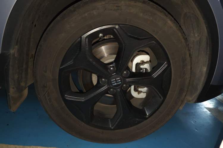 Used ENOVATE ME5 2022 Anniversary Limited Edition Right Front Wheel Hub