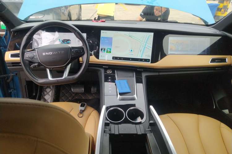 Used ENOVATE ME7 2021 530 km Center Console