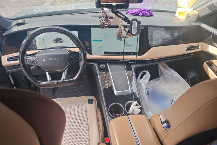 Used ENOVATE ME7 2021 530 km Center Console